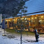Konukevi Petriti 4*